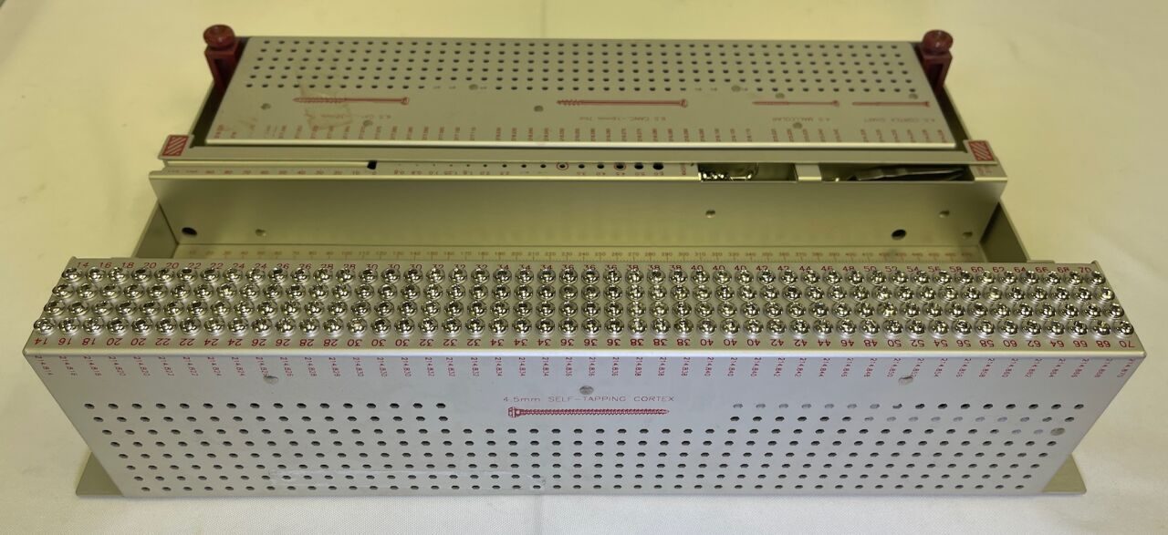 SYNTHES  Large Fragment System Plates Screws Instruments — photo 6
