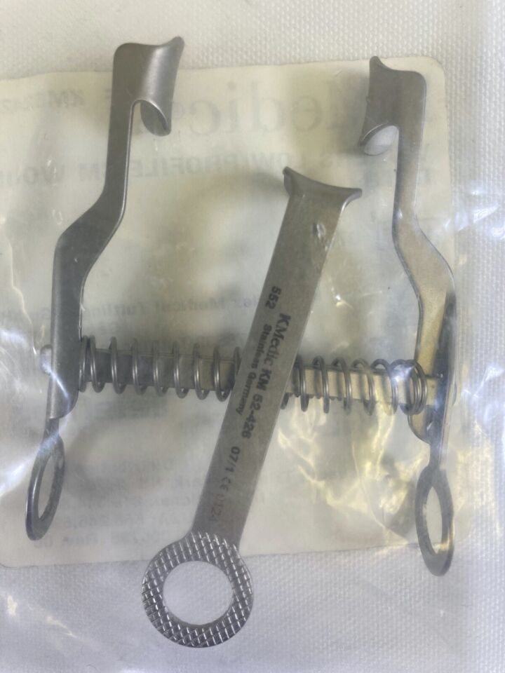 KMEDIC KM52-426 Vickers Low Profile Small Wound Retractor — photo 2