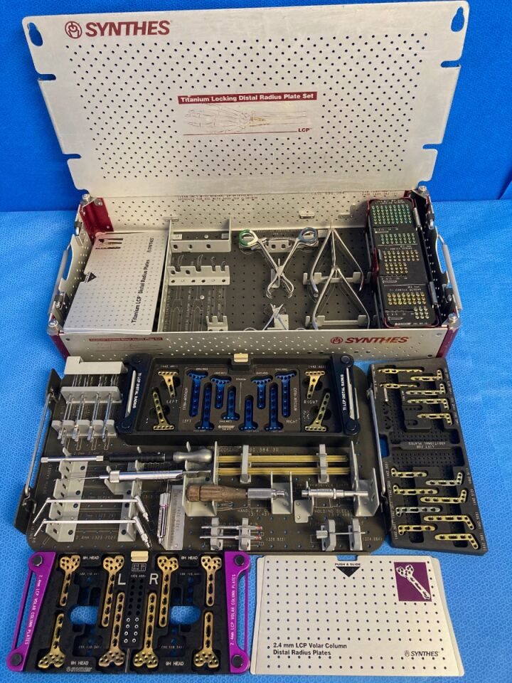 SYNTHES 145.515 Titanium 2.4mm LCP Dis. Rad. Plate Instrument and Implant Set Implant set — photo 1