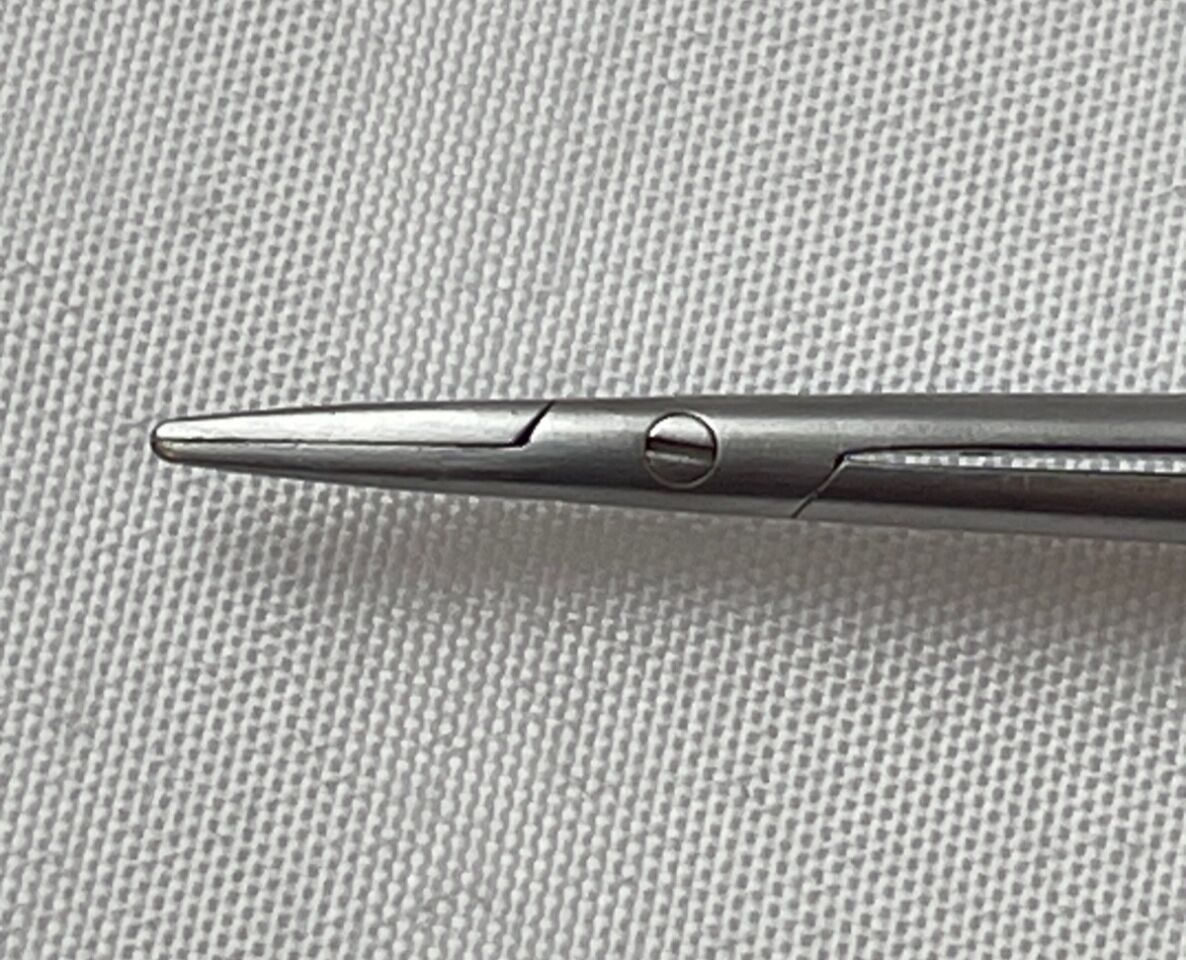 SNOWDEN-PENCER 32-5493 Castroviejo Delicate Needle Holder w Catch 21cm — photo 6