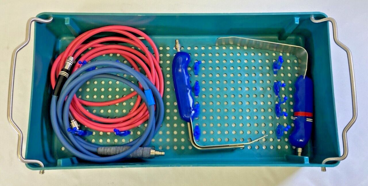 APPLIED FIBEROPTICS Britetrac Pair of Lighted Retractors w/ Light Cords & Case