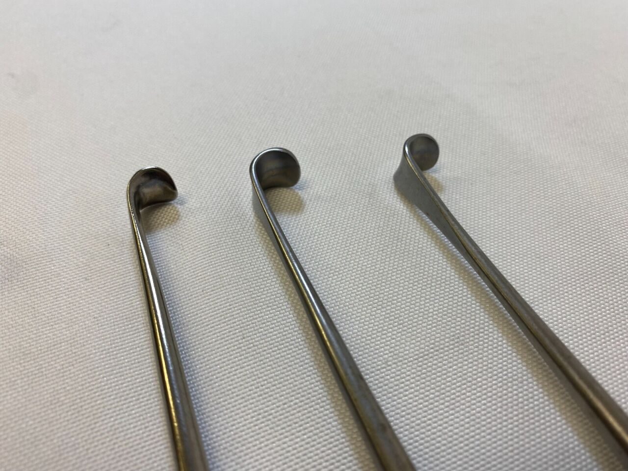 Set of 4 Assorted Various Sizes Orthopedic Vein Retractors — photo 7