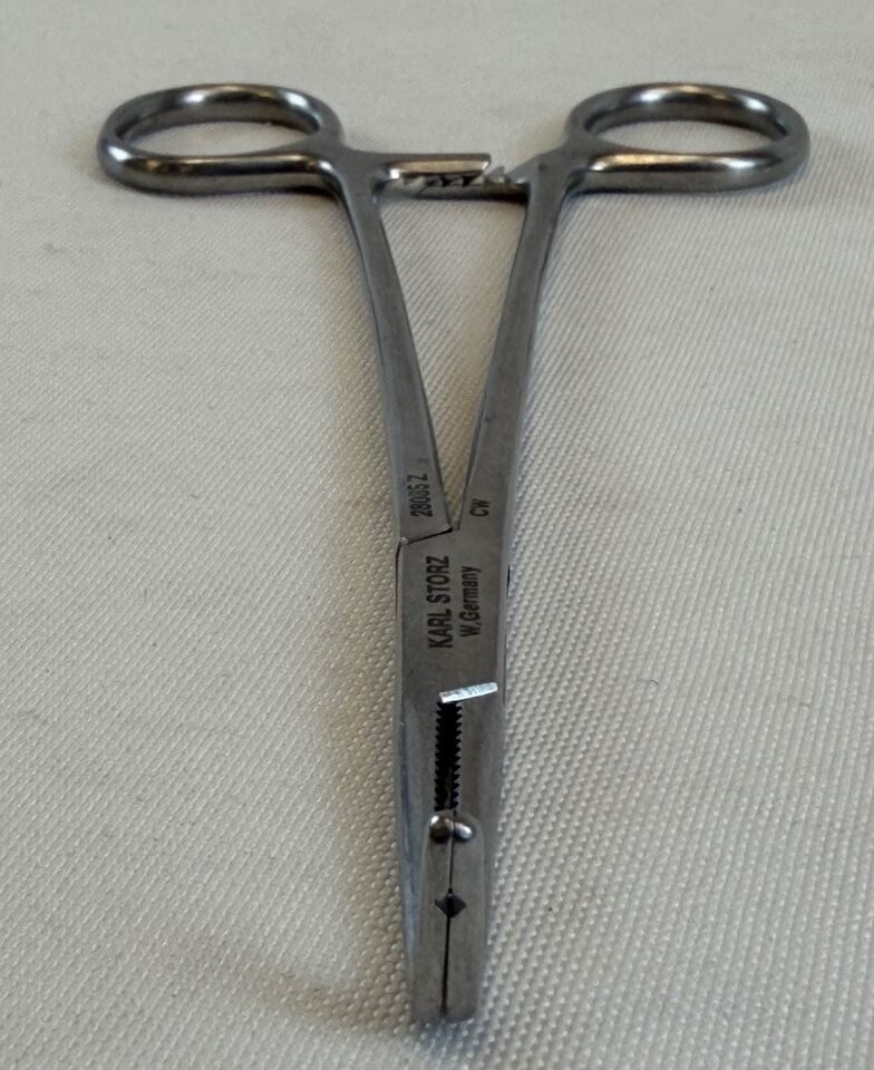 KARL STORZ 28035Z Right Angle Clamp Forcep w/ Notched Jaws 7.75" — photo 5