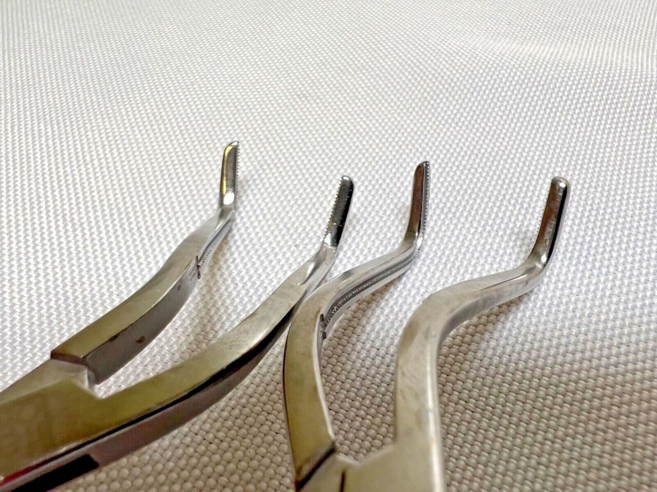 PILLING 35-3533 & 35-3534 Left & Right Angled Baby Renal Clamps, Set of 2 — photo 4