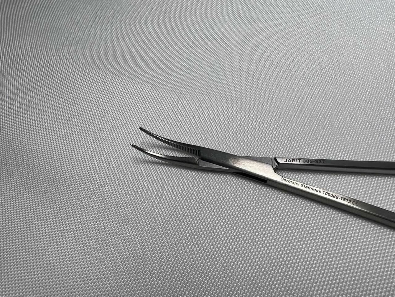 JARIT 305-337 Curved Serrated Thoracic Mosquito Forcep 9 1/8" — photo 3