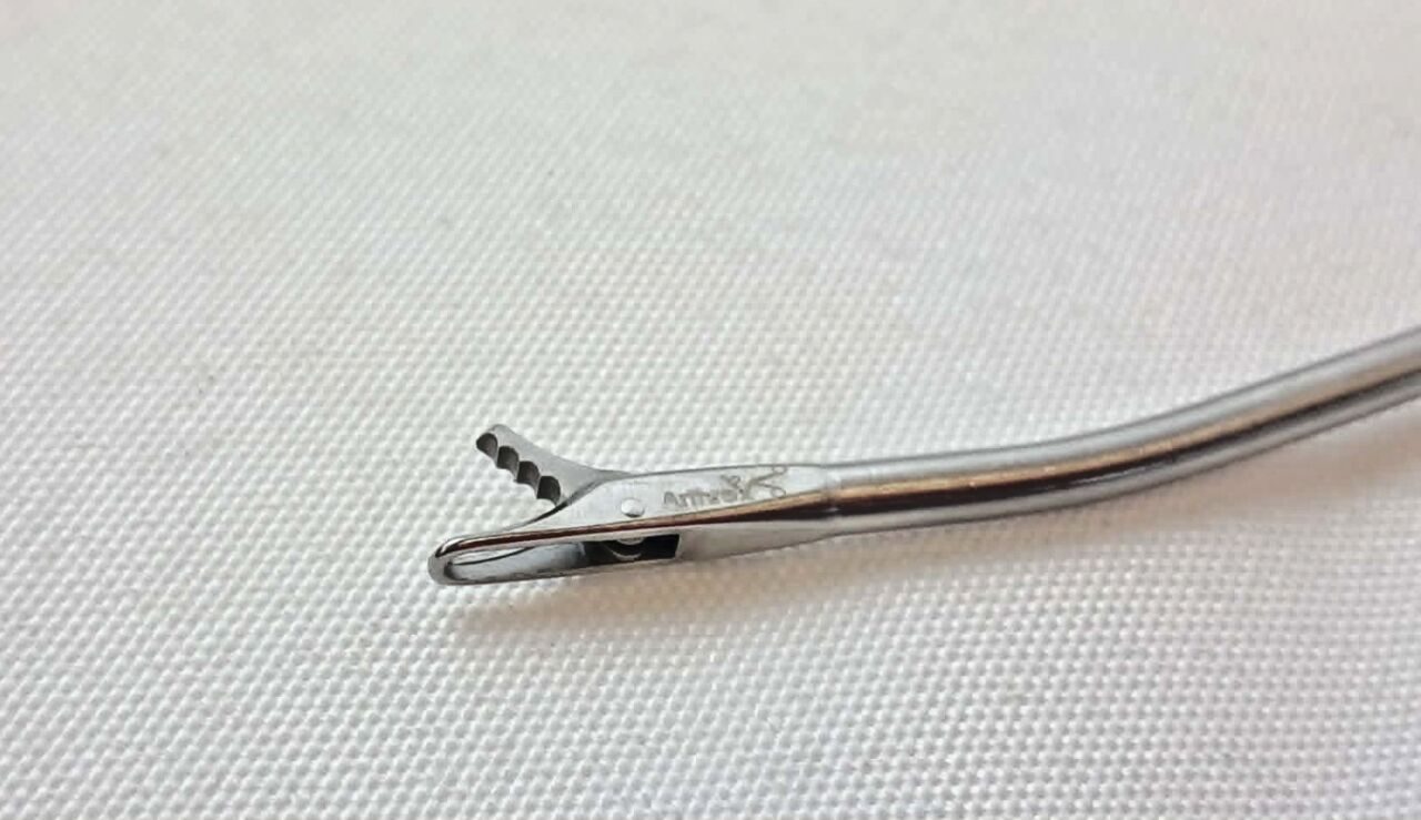 ARTHREX AR-11010 Arthroscopic Punch Standard 2.75mm 15deg Up Curved Shaft — photo 5