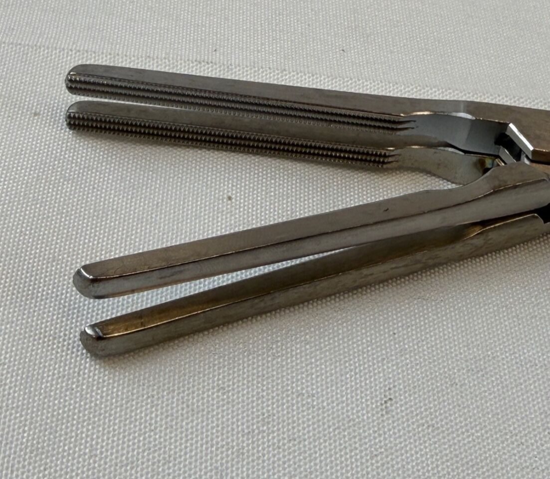 CODMAN 37-1520 Masterson Hysterectomy Forcep Straight 2x3 Teeth 9" — photo 3