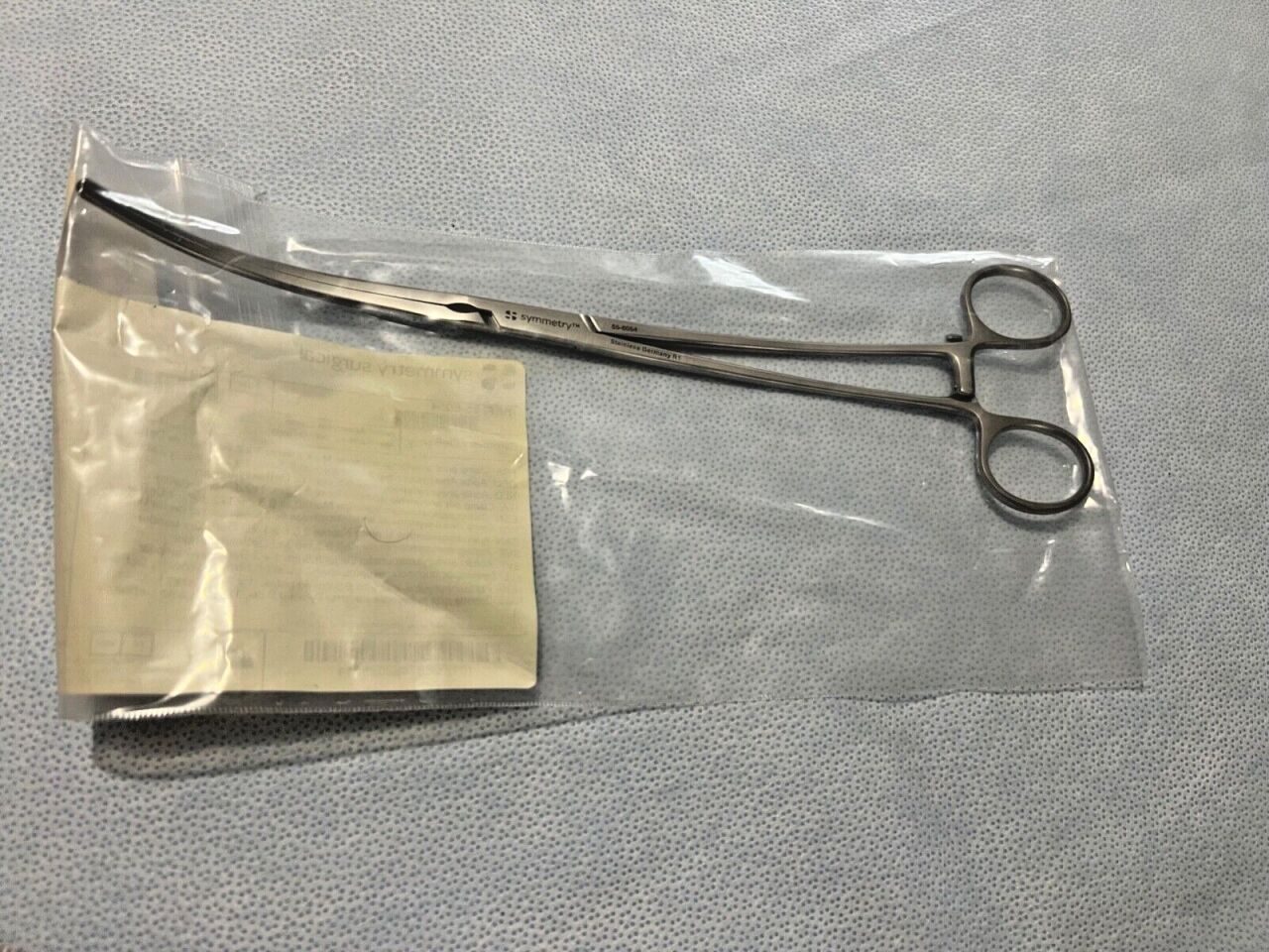 SYMMETRY 55-6054 DeBakey Aortic Aneurysm Clamp 8.5cm Jaws 1x2 Teeth 10.5" Length — photo 1