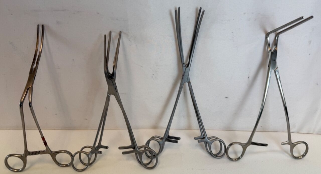 CODMAN Vascular Bowel Clamp Tray 6 Piece w/ Sterilization Case — photo 4