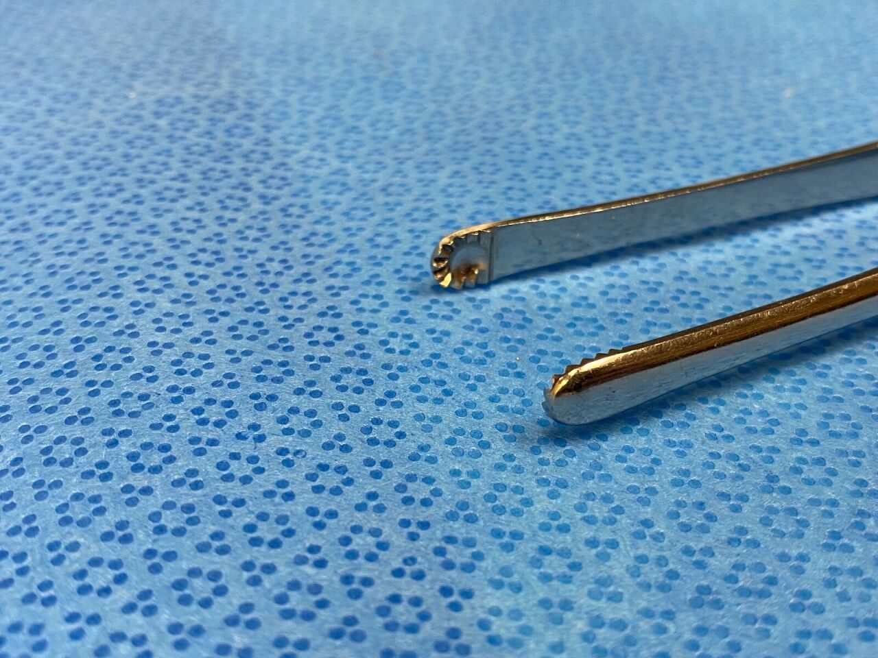CODMAN 30-4221 7.0mm Russian Tissue Forceps 8" — photo 4