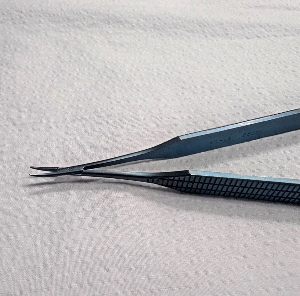 CODMAN 80-1511 Titanium Malis Needle Holder 0.5mm Curved Tip Neuro Spine — photo 2