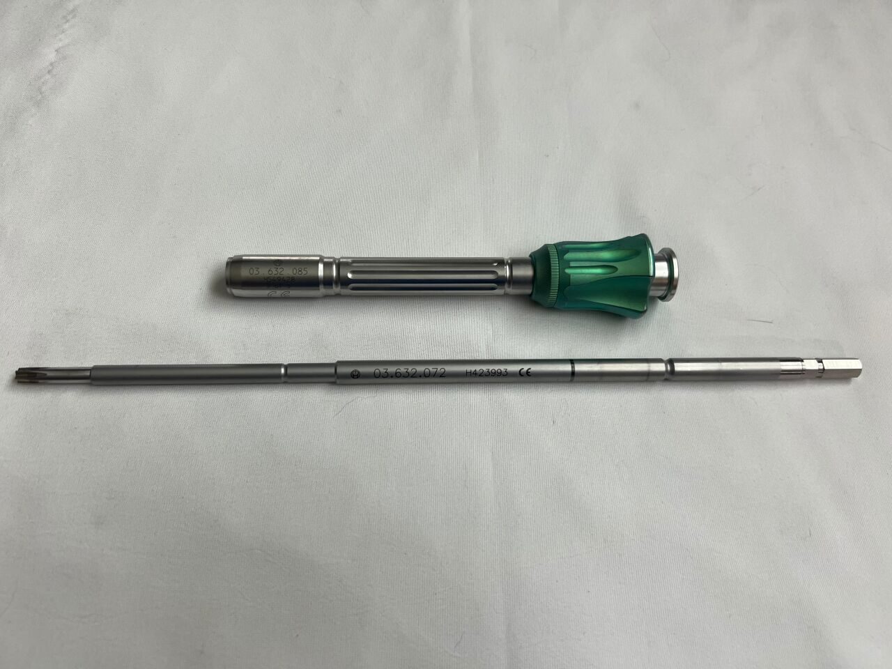 SYNTHES 03.632.072 w/ 03.632.085 T25 Stardriver Long Driver w/ Retaining Sleeve — photo 3