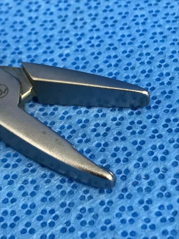 SYNTHES 329.10 Plate Bending Pliers — photo 4