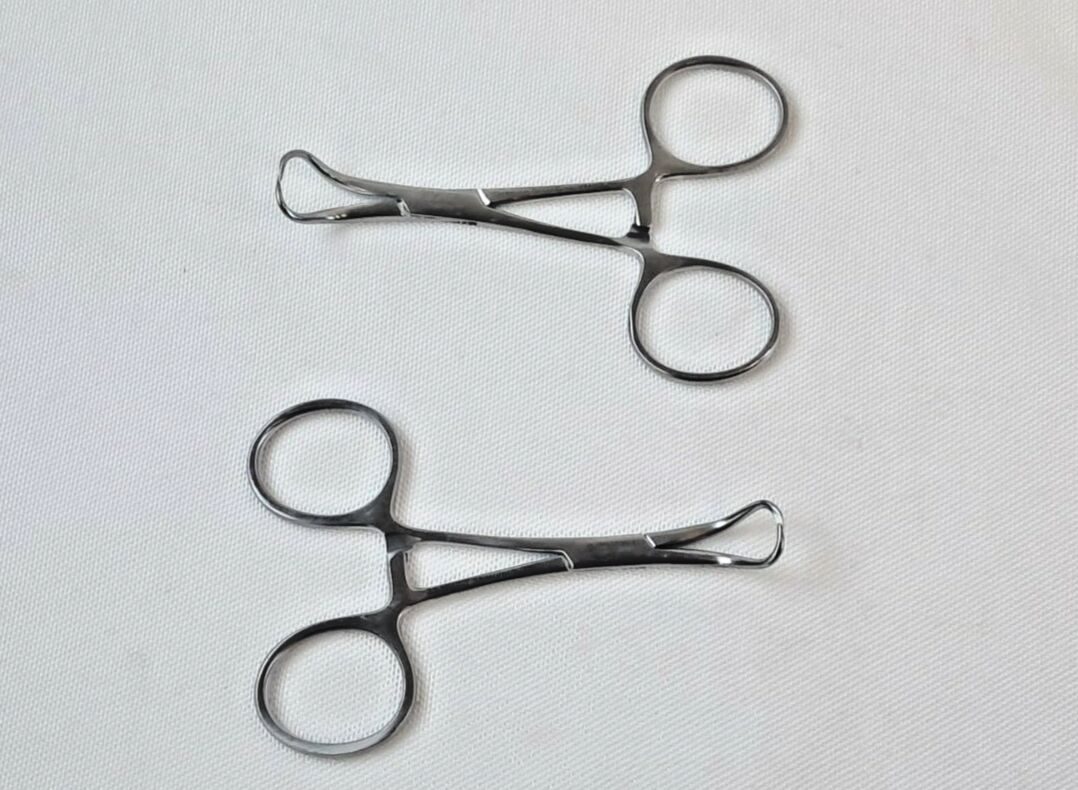 V. MUELLER SU2900 Towel Forceps, Lot of 2 — photo 2