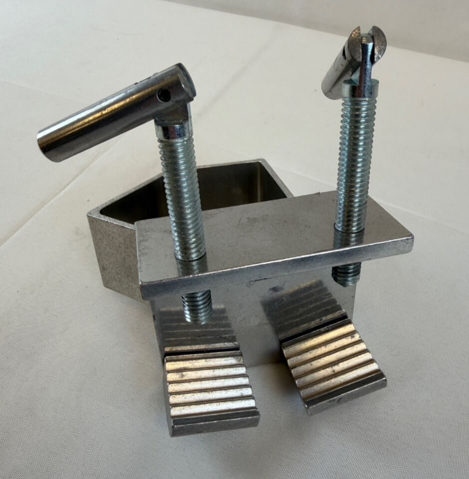 SAWBONES  Lot of 3 Shoulder Scapula Clamp Bone Clamp & Screw Set w/ C-Clamp — photo 2