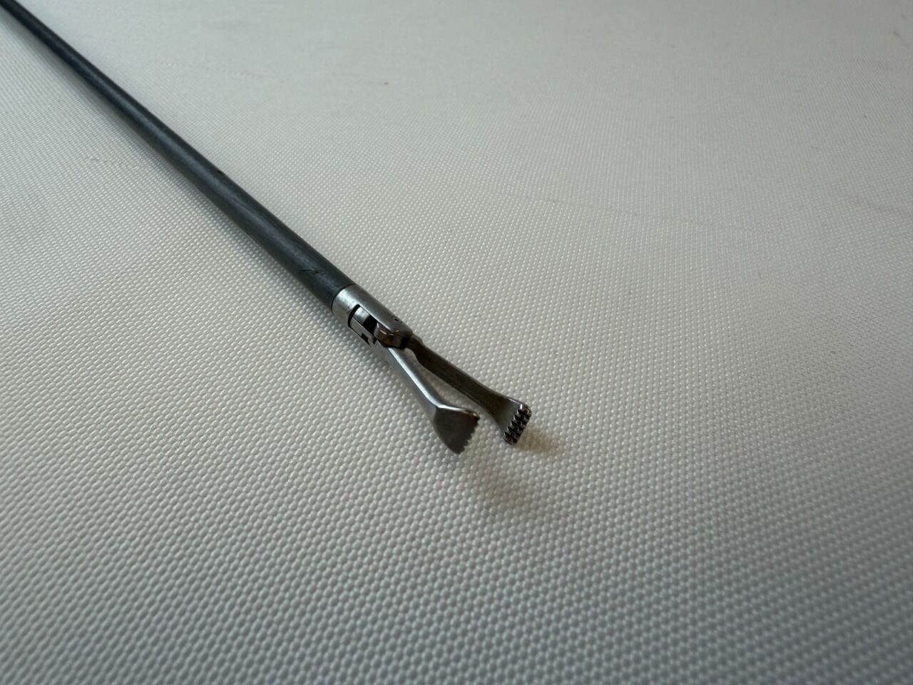 ACCESS 32-5103 Laparoscopic Grasping Forcep 5mm 32cm Allis Lock Handle Flush Port — photo 7