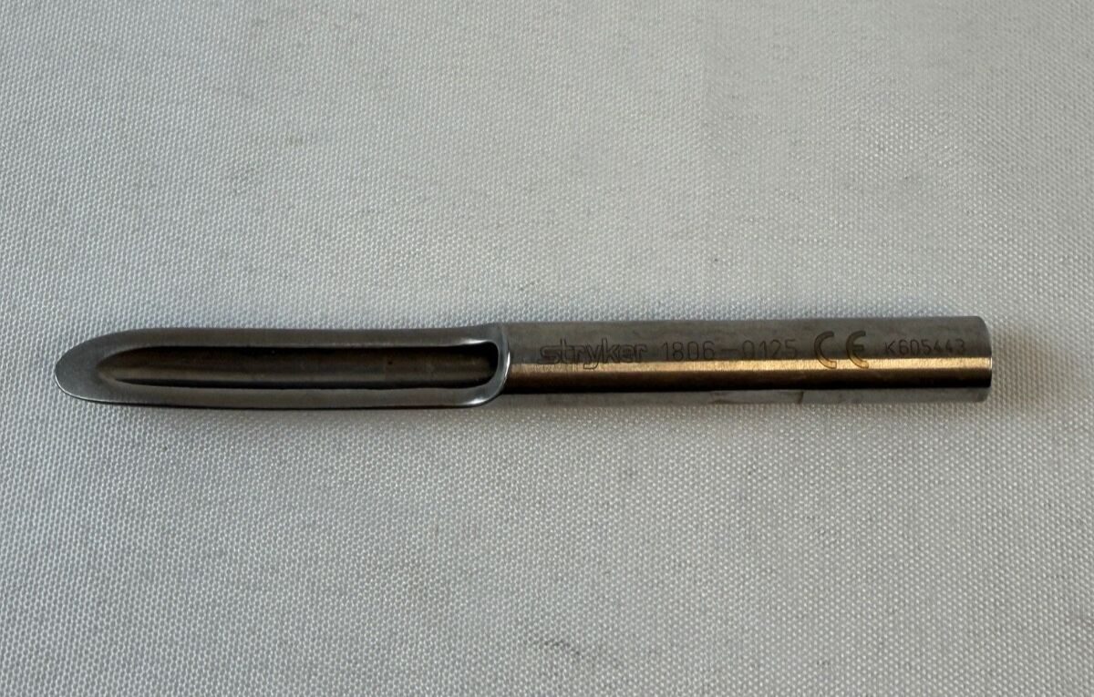 STRYKER 1806-0125 Reduction Spoon T2 Trochanter Entry Femoral Nailing Set — photo 1
