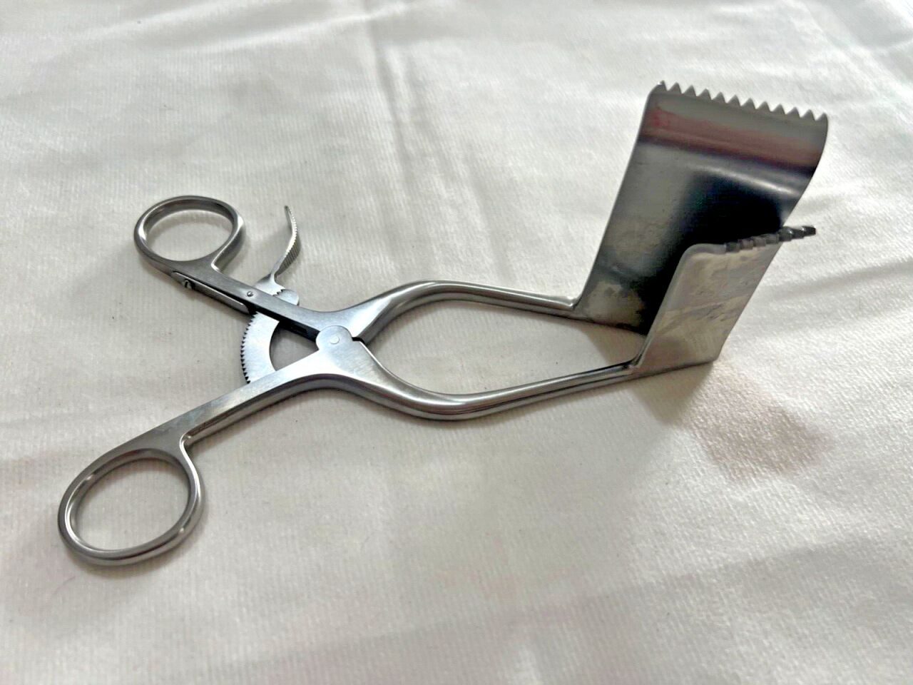 SSI ULTRA 55-8997 Darling Popiteal Self-Retaining Right Retractor 6-1/4" Length — photo 1