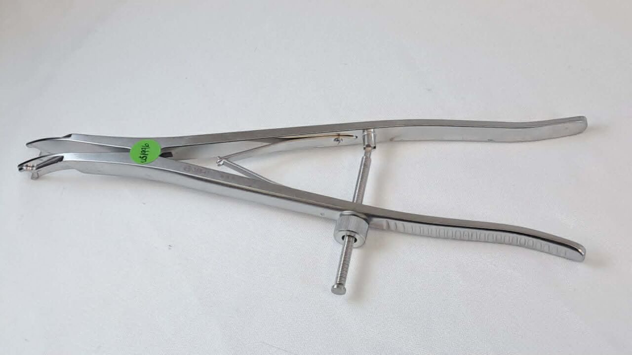 SYNTHES 388.41 Universal Spine Curved Distractor — photo 1