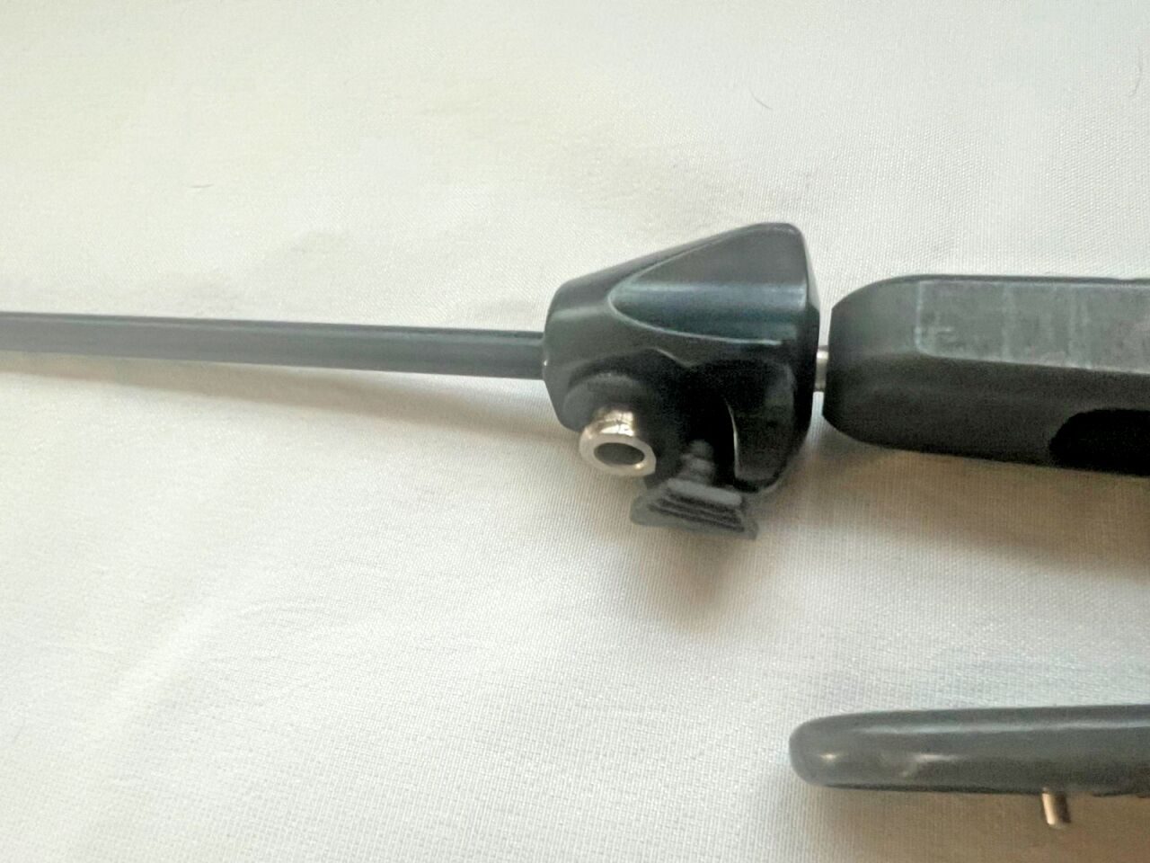 SNOWDEN-PENCER 90-7030 Laparoscopic Bullet Nose Diamond-Touch Grasper 5mm X 32cm — photo 4