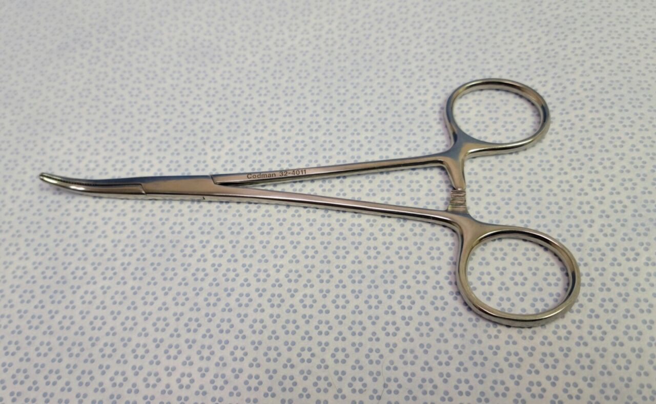 CODMAN 32-4011 Providence Hospital Hemostatic Curved Forceps 5 1/2"