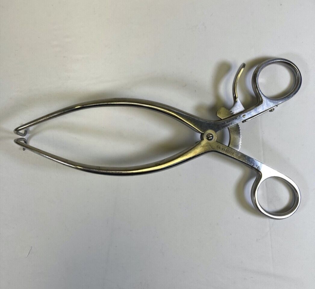 W. LINK 64-4160/17 Kolbel Soft Tissue Retractor 190mm Single Prong Angled Arms