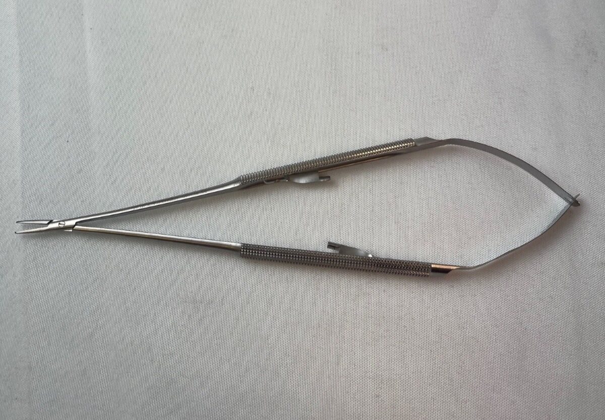 SNOWDEN-PENCER 32-5493 Castroviejo Delicate Needle Holder w Catch 21cm