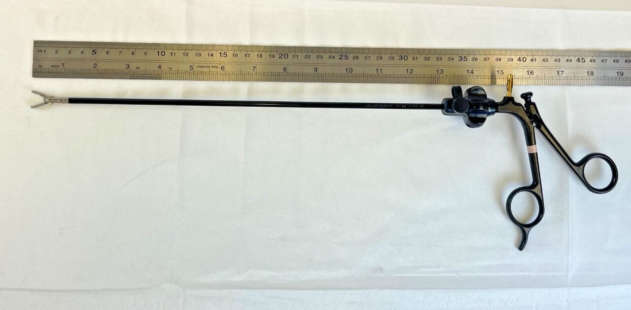 STRYKER 250-080-233 & 250-080-592 5mm x 33cm Double Action Allis Grasping Forcep — photo 6