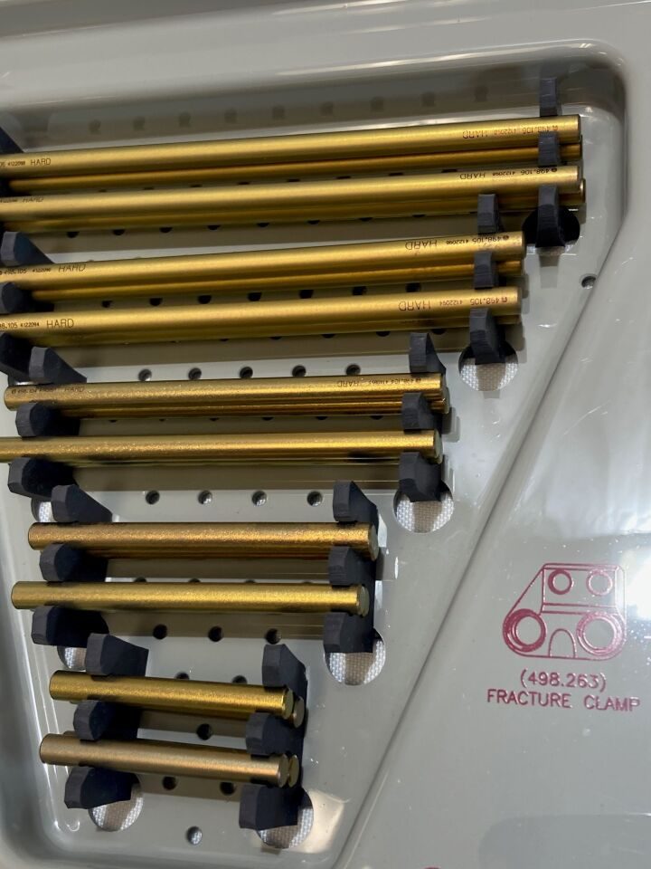 SYNTHES  VentroFix System Instruments & Implants — photo 3