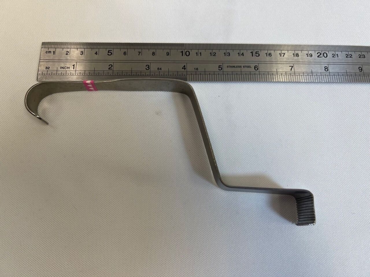 Pair of 2 'Z' Shaped Serrated Retractors — photo 4