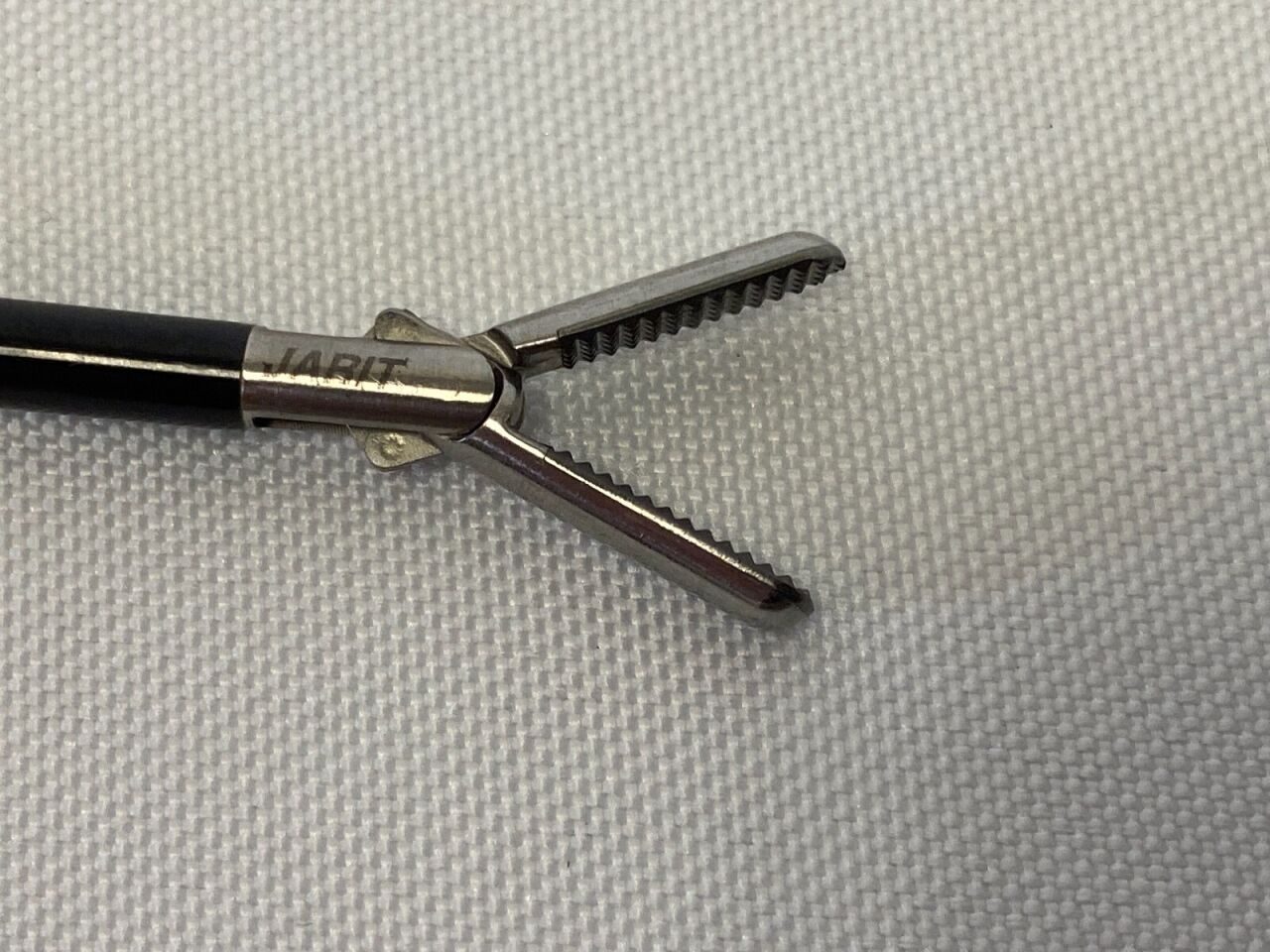 JARIT 625-103LL Roto-Lok Retraction Grasping Forceps 5mm x 377mm Locking — photo 7