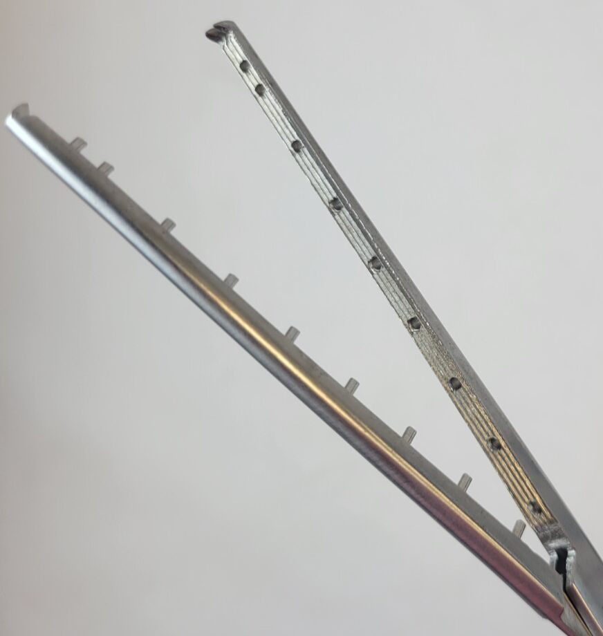 CODMAN 19-4065 Dennis Intestinal Clamp Longitudinal Serrations — photo 5