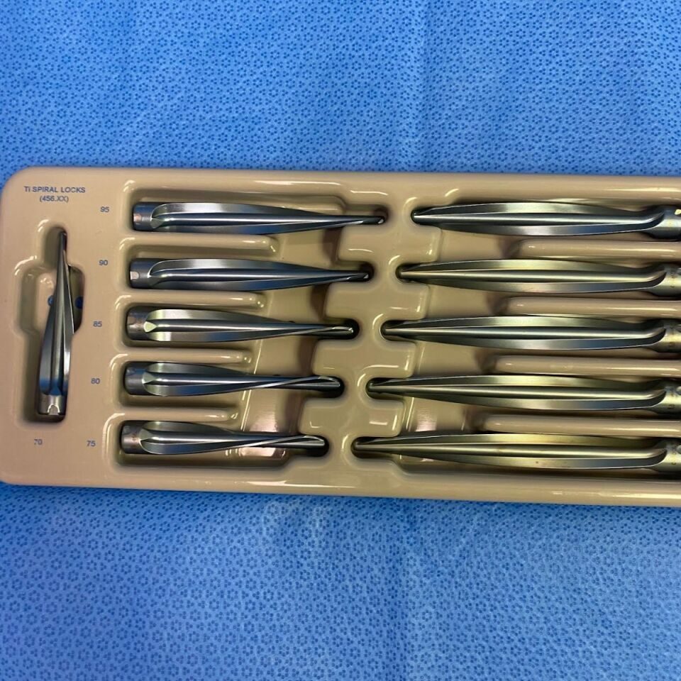 SYNTHES SPIRAL Blade Implants — photo 6