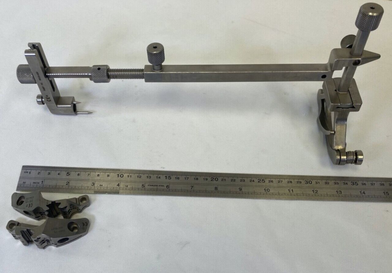 ZIMMER MGII Total Knee System Frame w/ Guides Set — photo 8