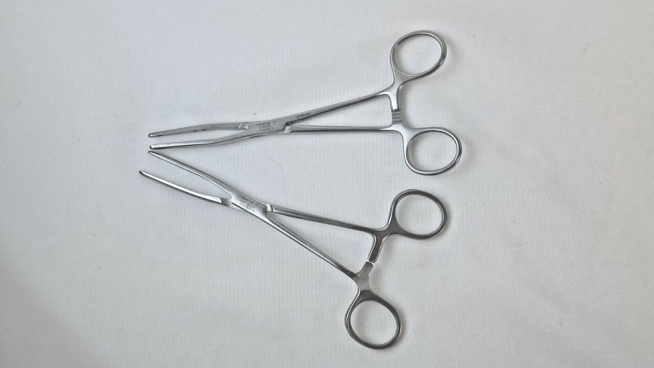 V. MUELLER CV5020 Fogarty Hydragrip Straight Clamp Forceps Lot of 2 — photo 4