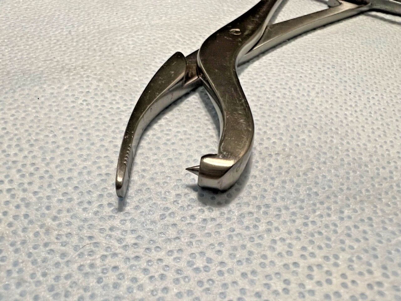 STRYKER 702943 Curved Reduction Forceps w/ Ball Spike 7" Length — photo 2