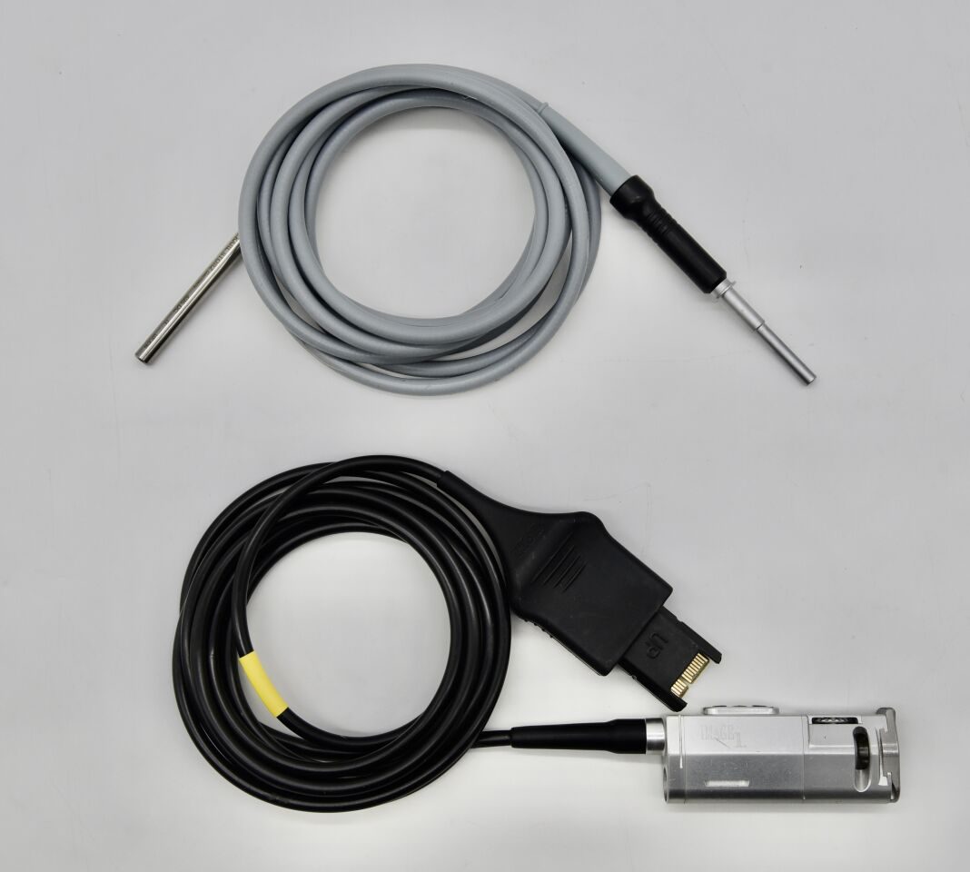 KARL STORZ 22260131 NTSC. 495 DC 22260131 NTSC Image 1 D1 Camera Head and 495 DC Light Fiber Optic Cable
